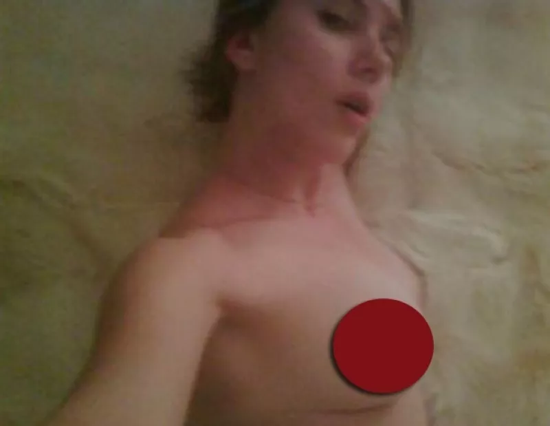 A raíz del reciente caso Scarlett Johansson, de quien se presume se filtraron algunas imágenes íntimas, te presentamos un recuento de algunas famosas que han sido víctimas de los hackers.