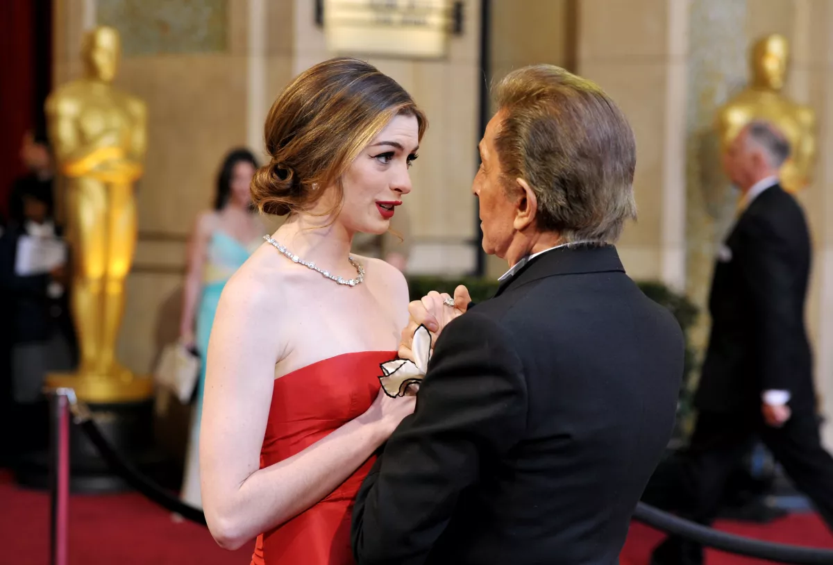 valentino garavani anne hathaway