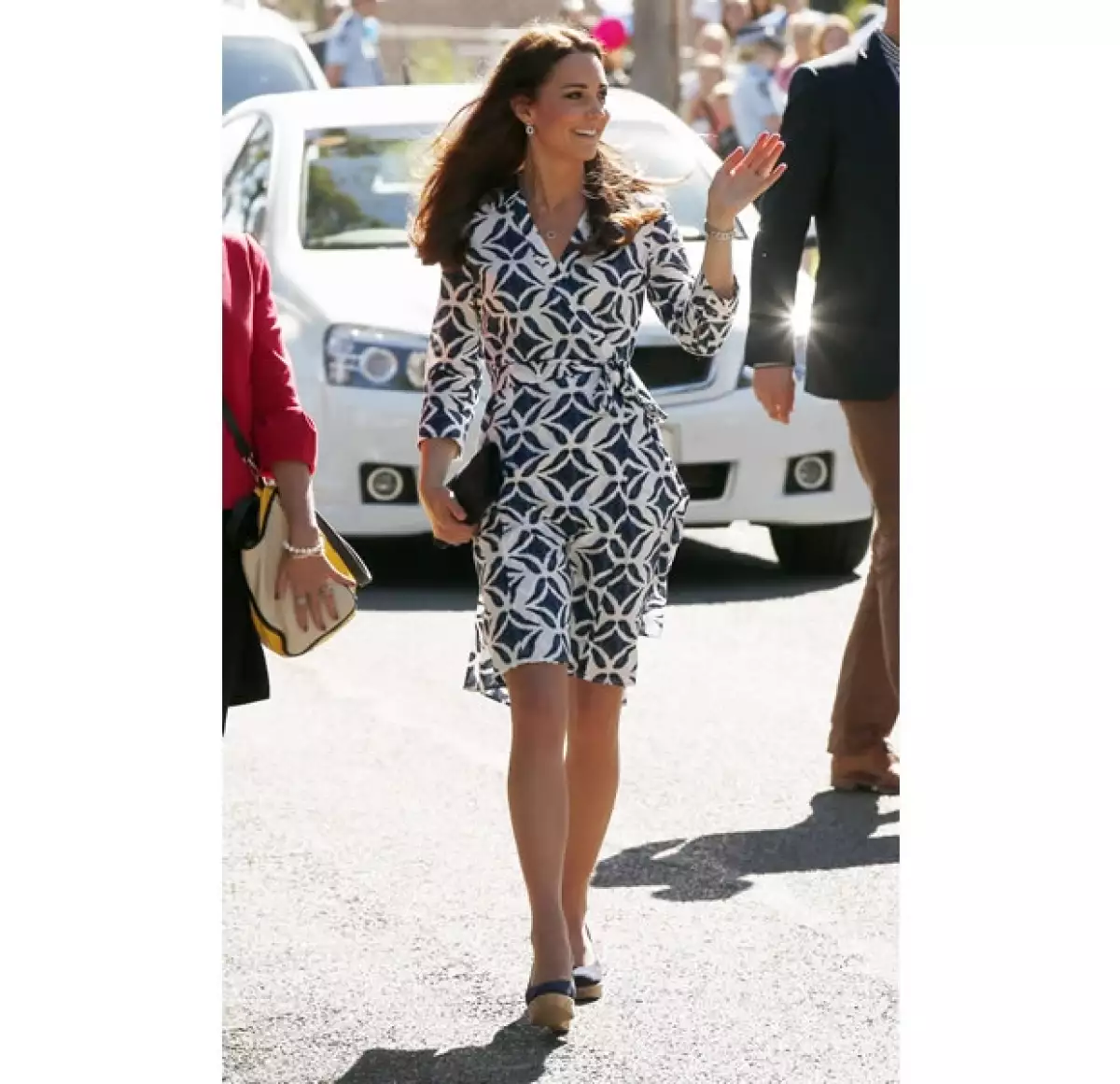 El temor de la duquesa de Cambridge de que se publicara una imagen donde el viento dejó ver su trasero se cumplió. Una revista alemana decidió comprar la imagen a una fotógrafa amateur.