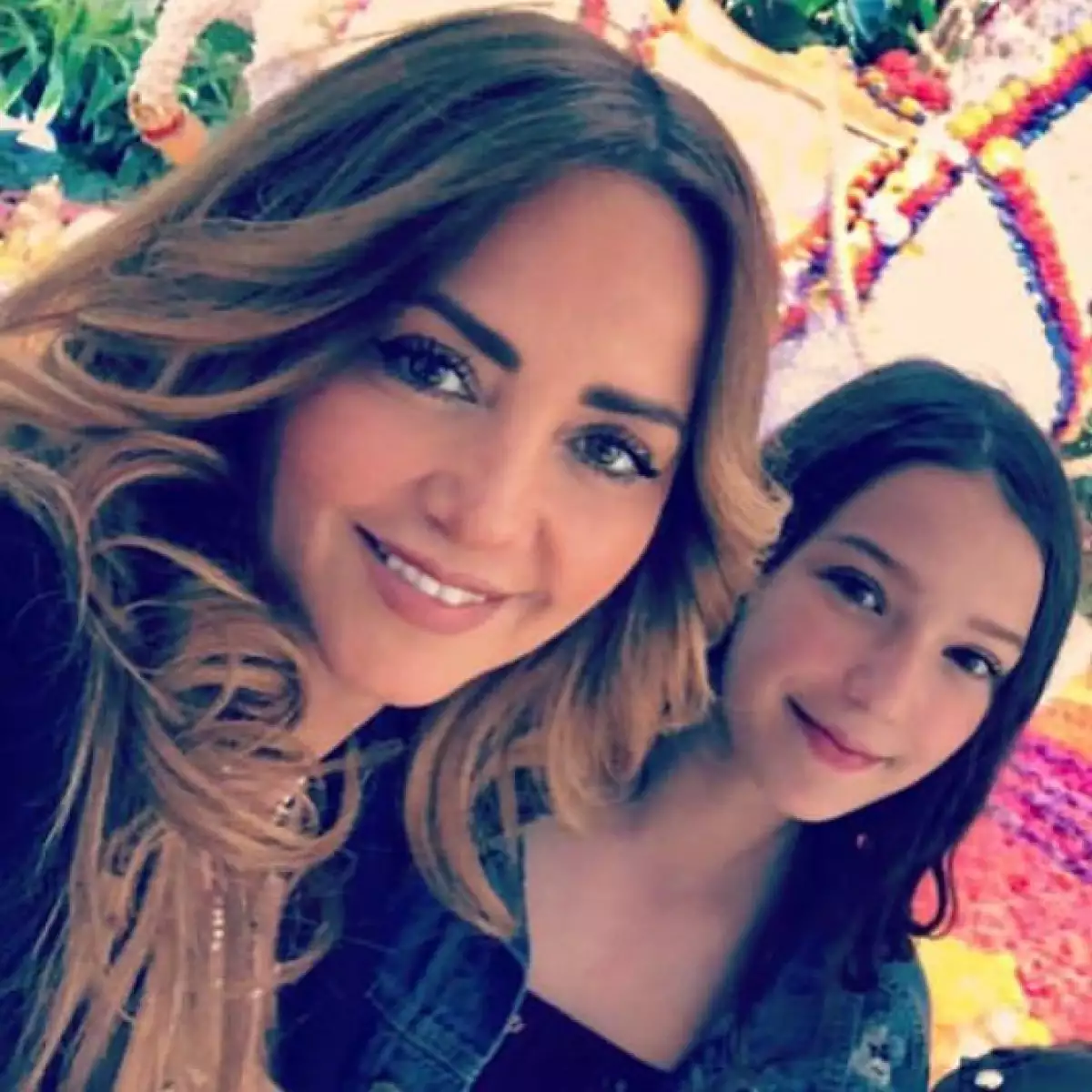 Mía Rubín celebra su graduación