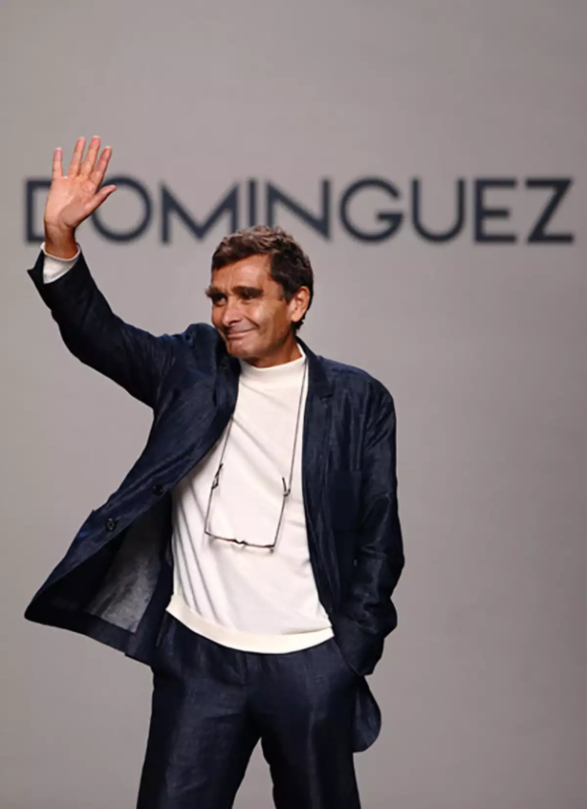 El diseñador español se coloca como jurado en la plataforma México Diseña by Elle. Conoce al hombre detrás del programa que se estrena hoy.