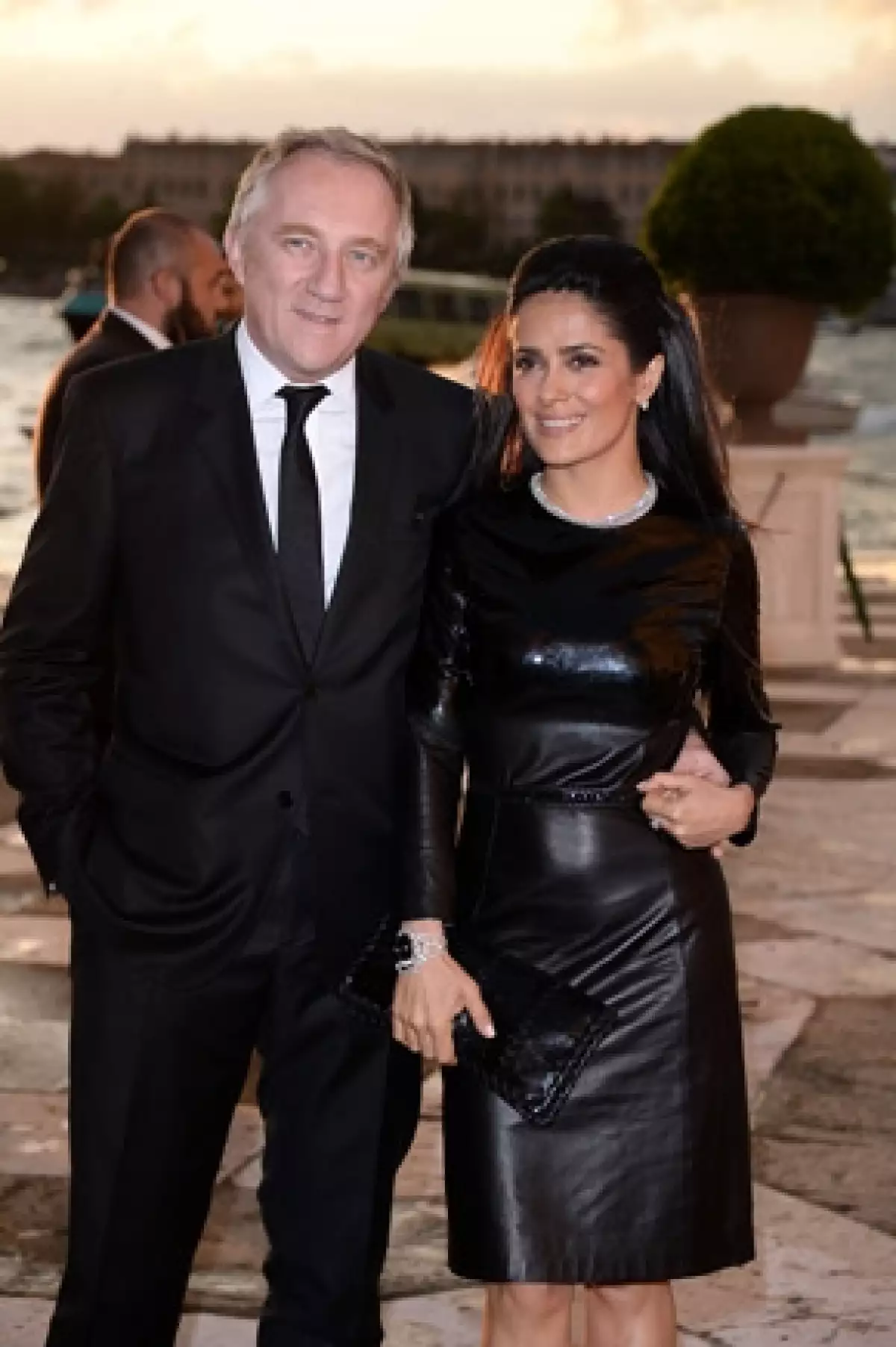 La actriz comentó en la revista InStyle que cuando compra ropa en lo único que piensa es en verse bien para Francois-Henri Pinault.