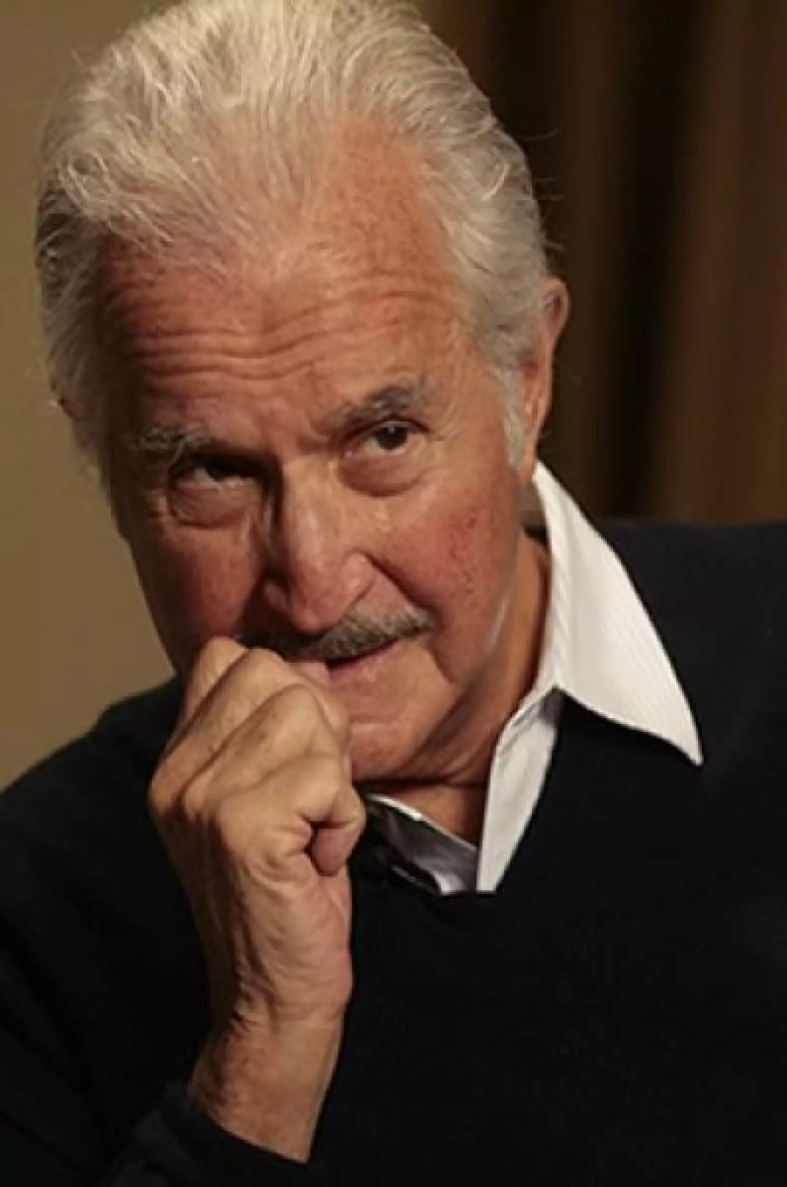 La entrevista se llevó a cabo en Beverly Hills con motivo de los 50 años de la publicación de su primer novela.