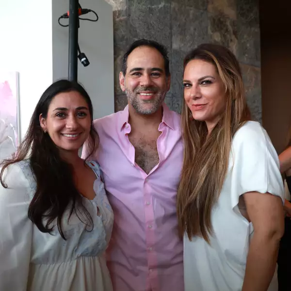 Carolina y Bernardo Maccise con Karime Frizard 