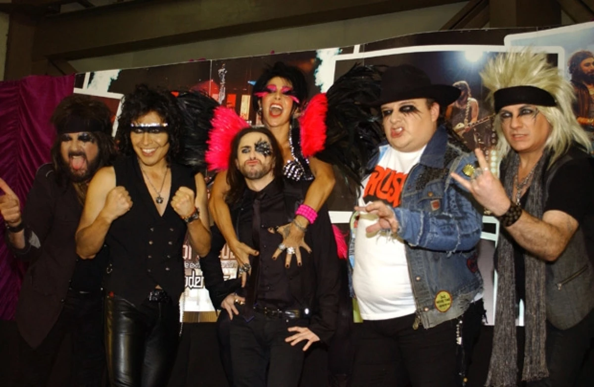 La cantante certifica con Platino su nueva producción al lado de la banda Moderatto.
