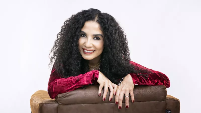 La escritora Rayo Guzmán