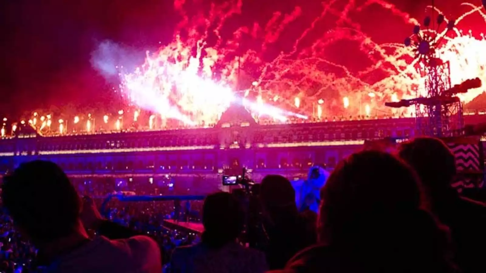Bicentenario zocalo noche02