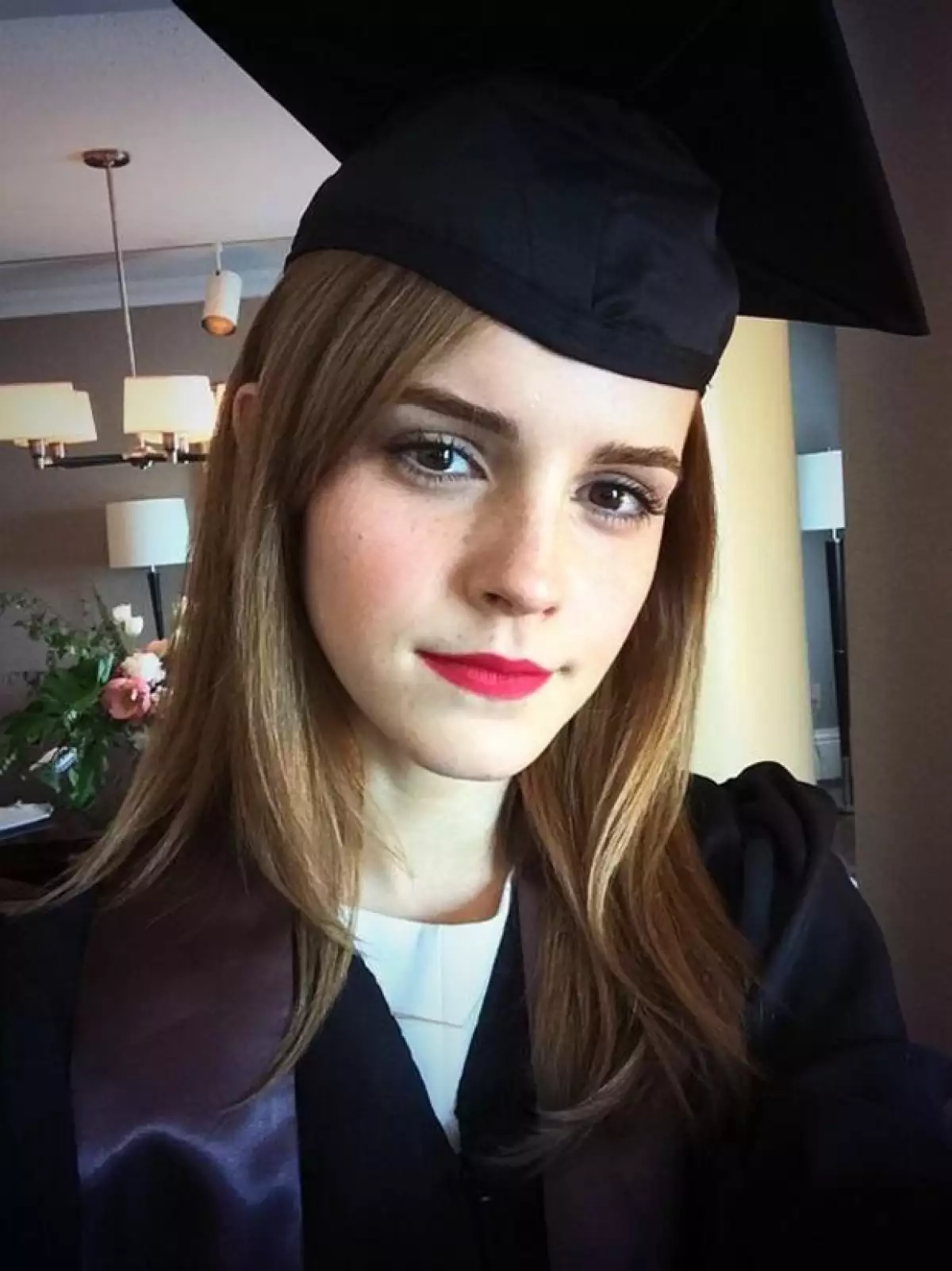 Así como en su papel de Hermione en Harry Potter, Emma destaca en sus estudios en su vida fuera del set.