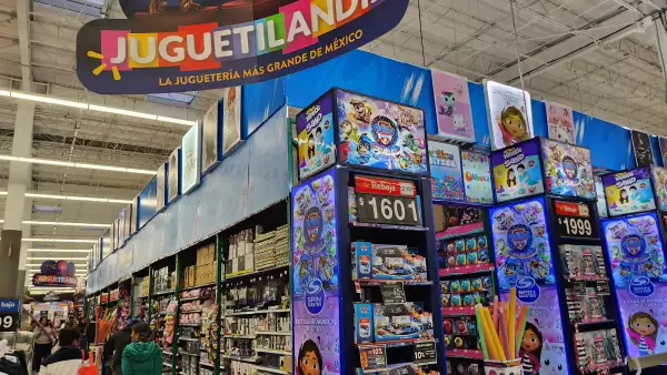 Santa Claus y los Reyes Magos buscan juguetes en vez de gadgets