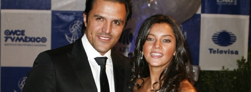 Sara está casada con Billy Rovzar desde Casada desde el 13 de diciembre de 2007.