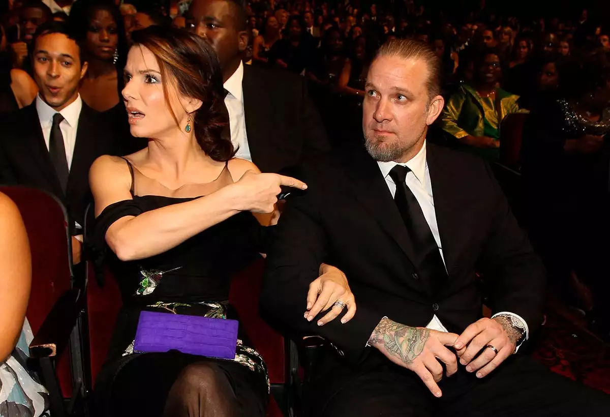 Sandra-Bullock-y-Jesse-James,-2010.jpg