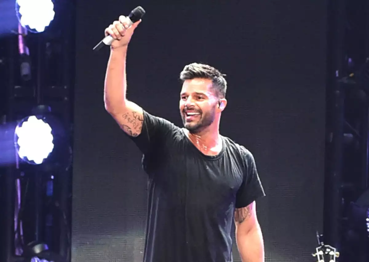 Ricky Martin, Daisy Fuentes, Julio Camejo y más celebridades latinas han emitido su opinión sobre la apertura de embajadas en ambos países tras 53 años de bloqueo.