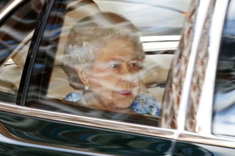 La reina Isabel II no podía perderse el festejo de su bisnieto.