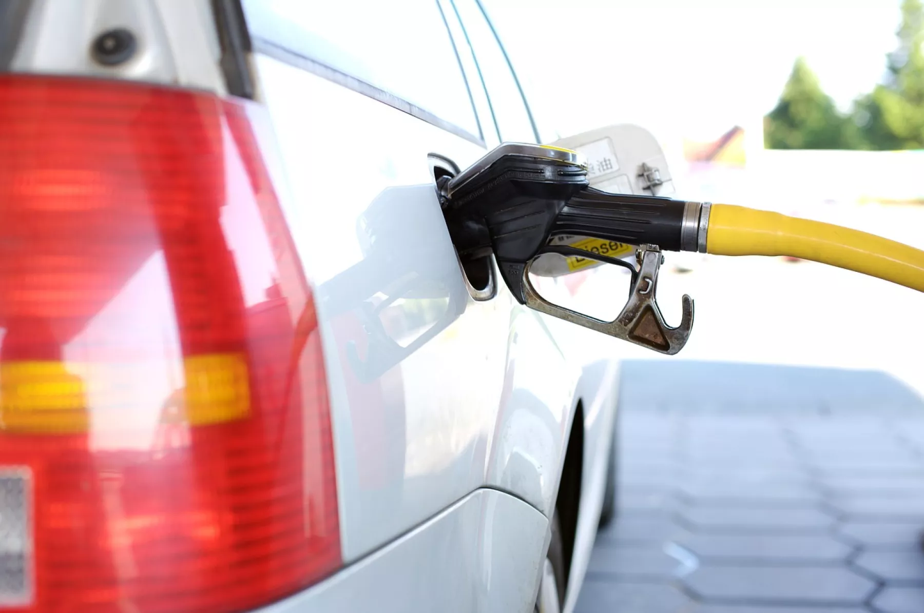 Auto carga gasolina.
