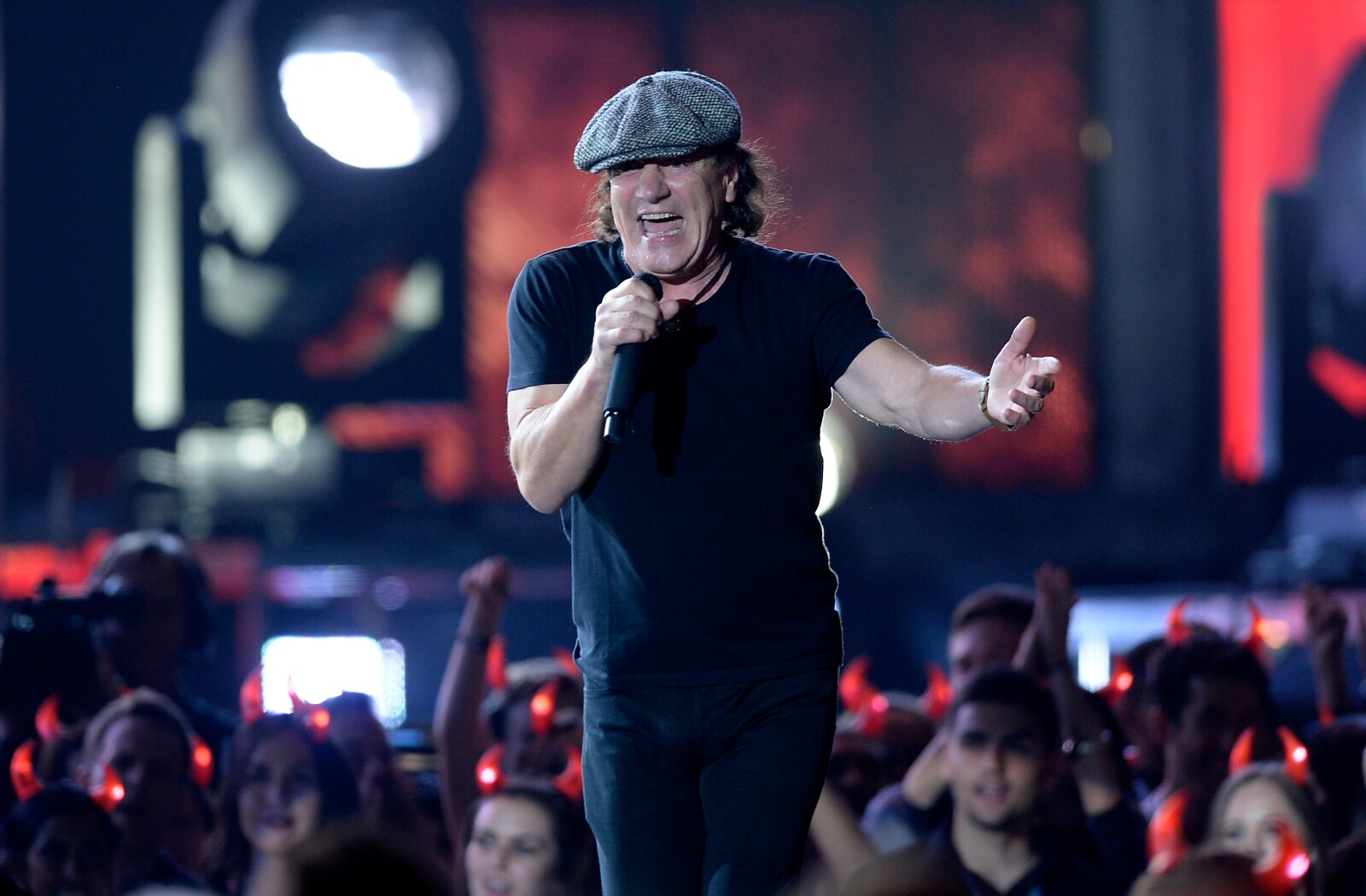 El cantante de AC/DC, devastado tras la decisión de reemplazarlo por ...
