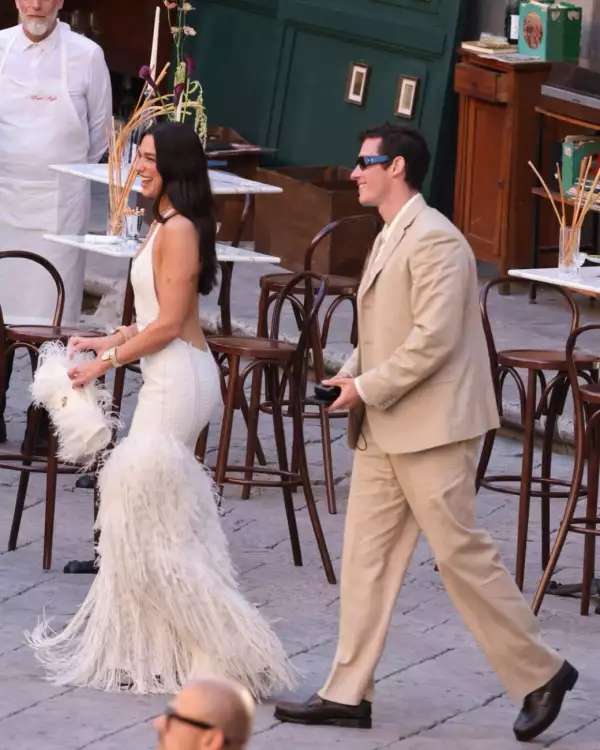 Dua Lipa y Callum Turner dan inicio a su boda en Sicilia, Italia