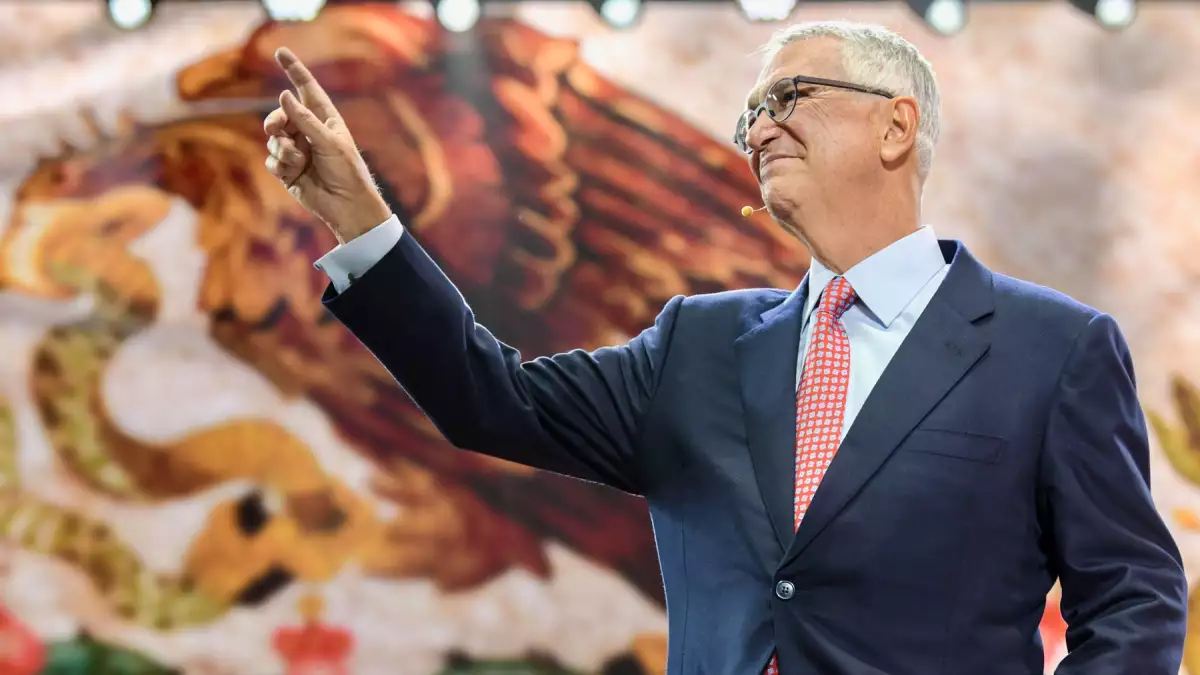 Ricardo Salinas Pliego, el empresario que pasó de ser amigo de AMLO a opositor de la 4T por su deuda con el SAT