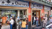 La sucursal original de Churrería El Moro abrió en 1935 sobre la entonces avenida San Juan de Letrán, hoy Eje Central.