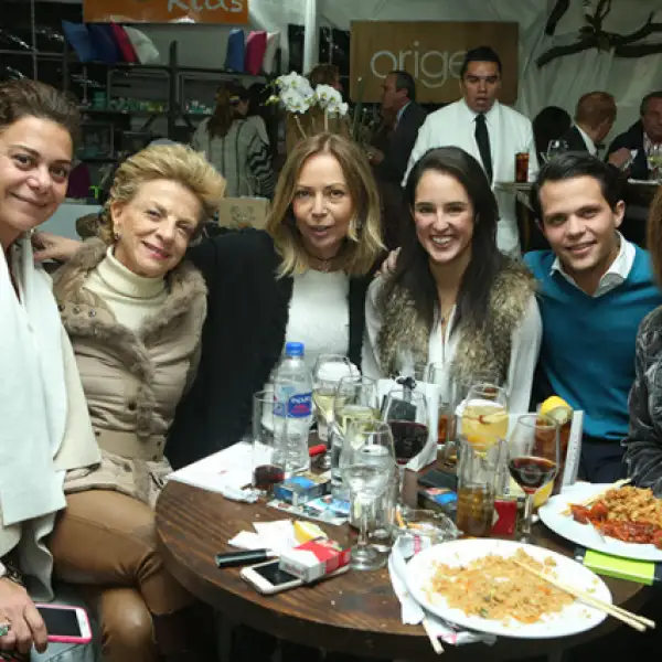 Maru Aiza, Patricia Piña, Adriana Pons, Daniela Pons, Federico Bernaldode Quiroz y Sandra Villar
