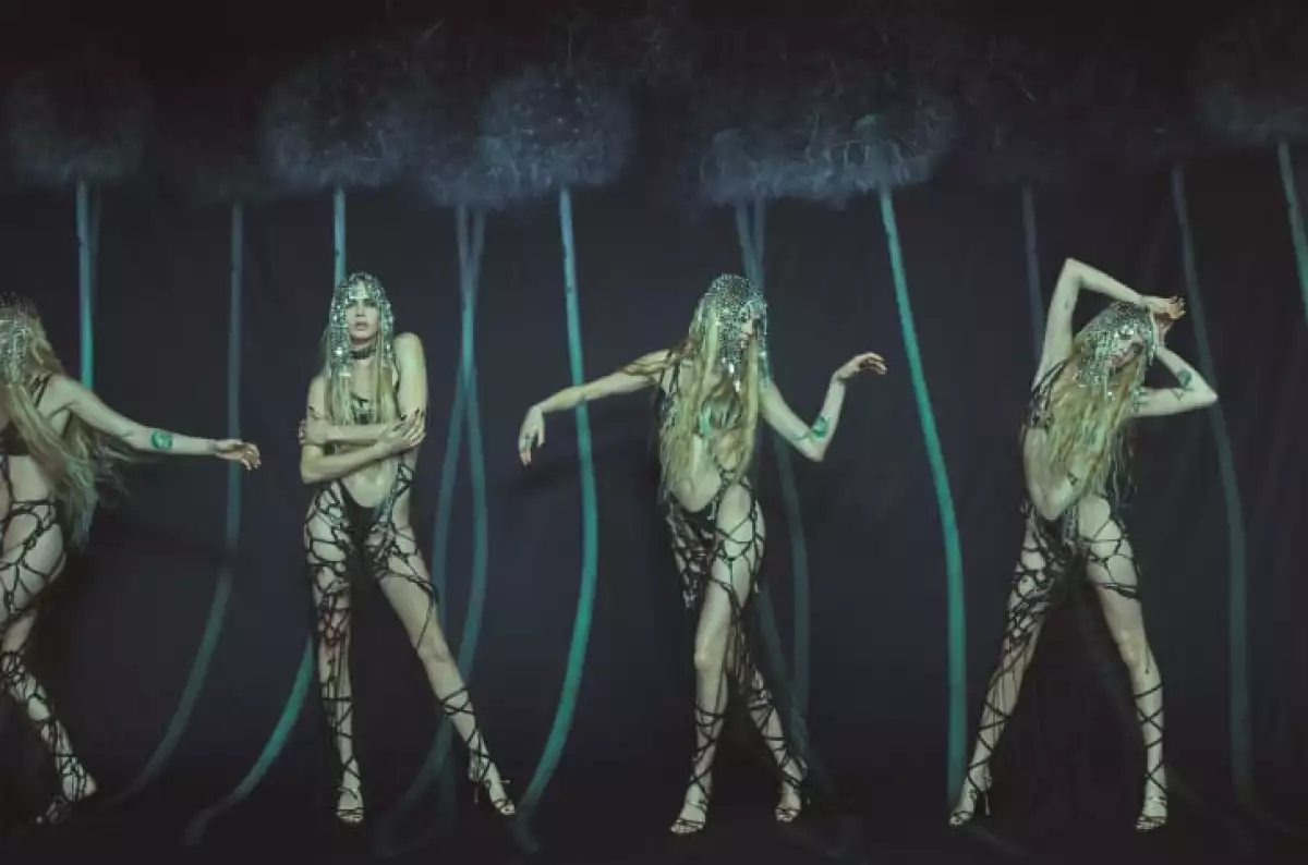 pirelli-cara-delevigne.jpg