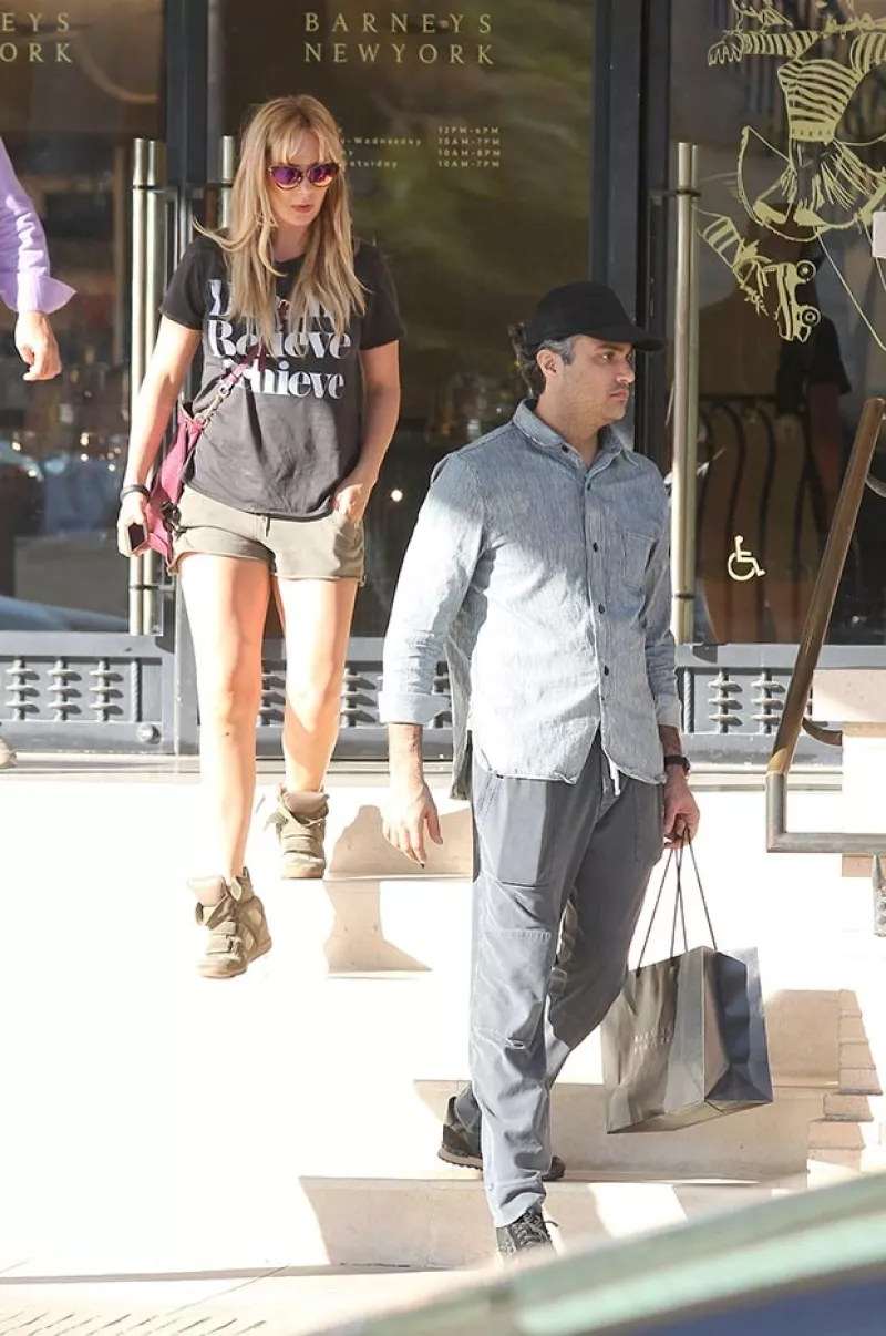 La pareja fue captada en Beverly Hills tras el nacimiento de su hijo Jaime, Heidi aprovechó la salida en pareja para lucir su admirable figura.