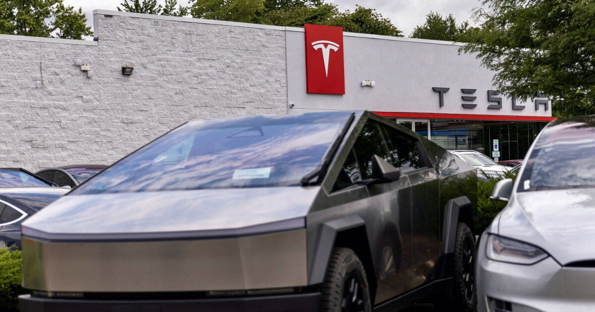 Las ventas anuales de Tesla caen por primera vez en más de una década