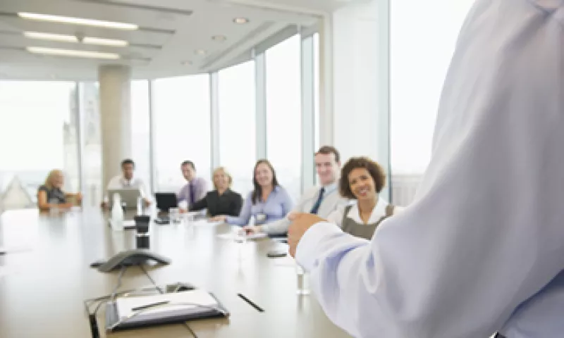 En 15 minutos, un emprendedor debe responder a preguntas clave de su negocio, saber diferenciarse de otros, transmitir su pasión y mostrar seguridad cuando se presente ante posibles inversionistas. (Foto: Getty Images)