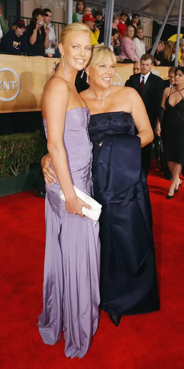 Charlize-Theron-mama