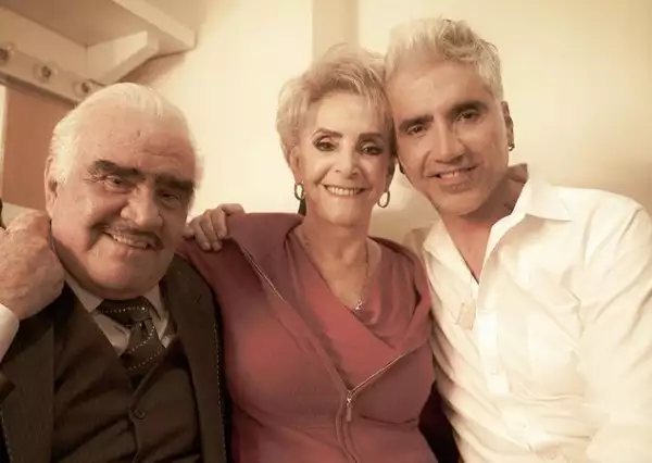 Doña Cuquita rompe el silencio y habla de las infidelidades de Vicente  Fernández