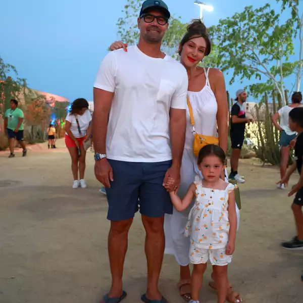 Javier y Luna Arregui con Nikole Churchill 