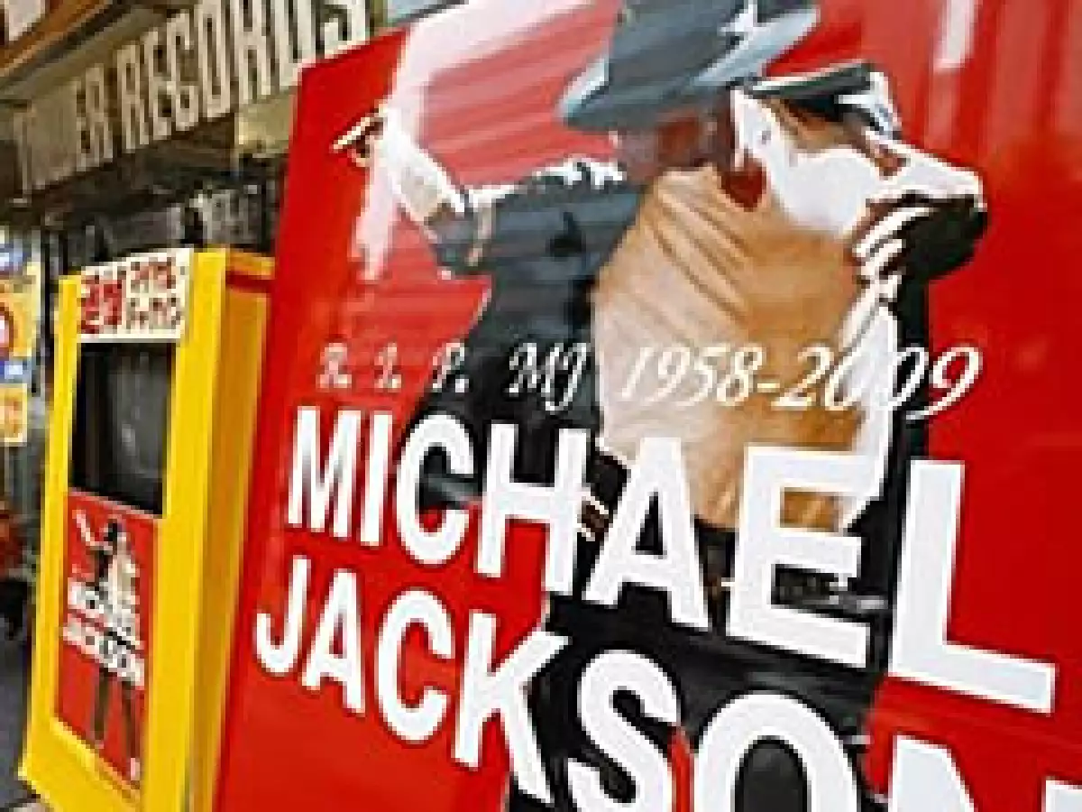 La biografía se adelantó a otras 10 editoriales en china. En la foto, un poster in memoriam a Michael Jackson en Asia. (Foto: AP)
