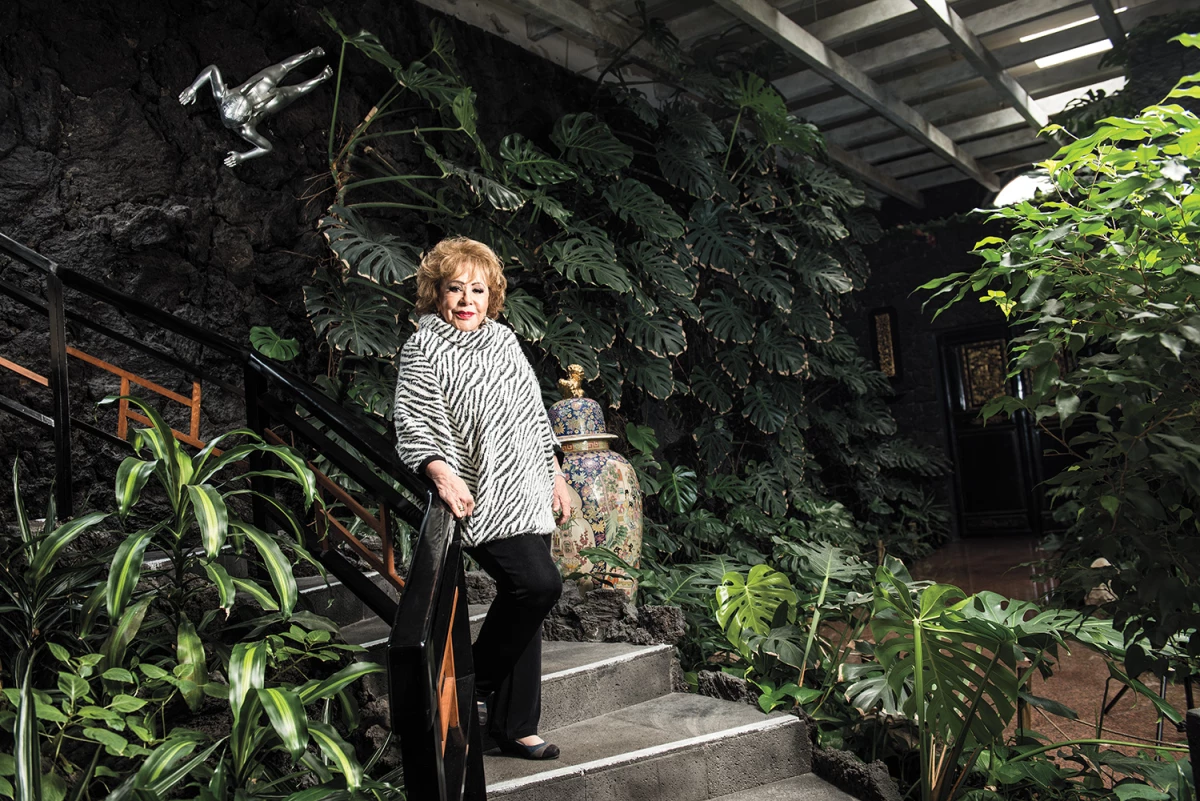 La actriz Silvia Pinal, conoce su biografía, cómo ha sido su vida, su trayectoria y quiénes son sus hijas.