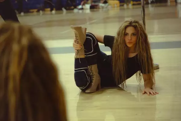 Shakira presume su flexibilidad