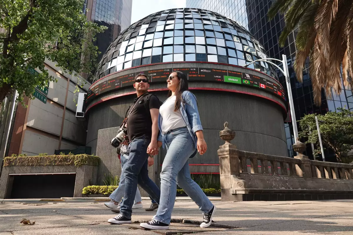 Tipo de cambio hoy: peso avanza con un mercado atento a la imposición de aranceles