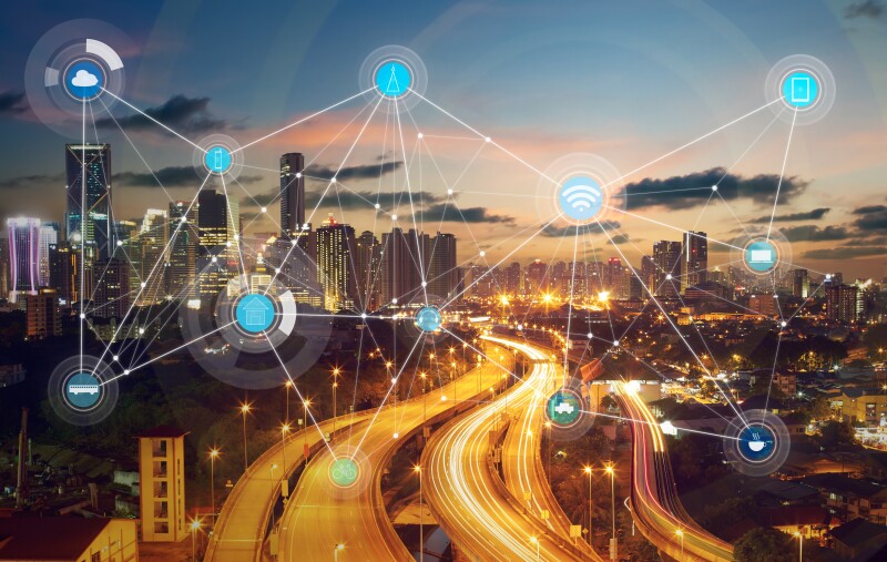 Telcos van por Google y Facebook