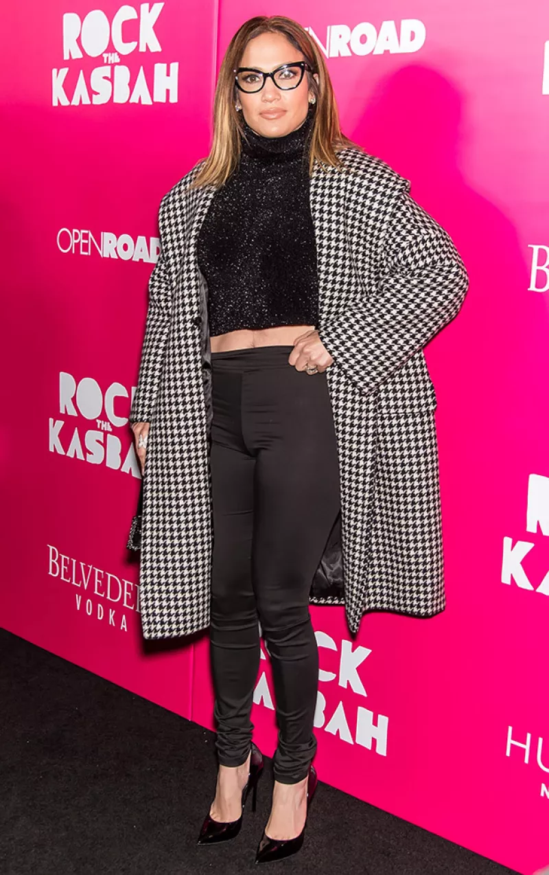 Esta semana, la cantante sorprendió al desfilar por la red carpet con un estilo mucho más conservador en comparación con lo que acostumbra. ¿Qué opinas?