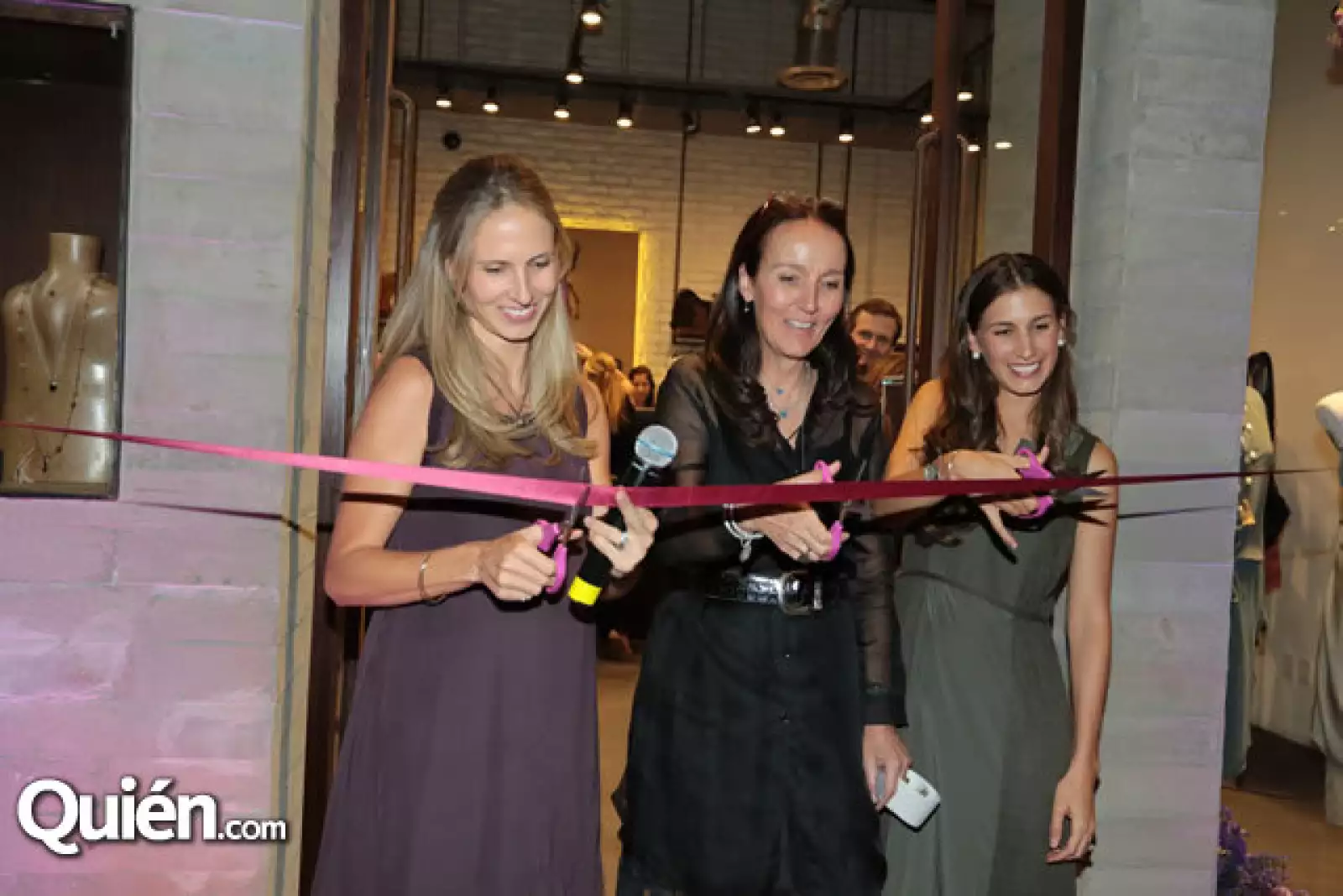 Nina Fernández,Claudia Quiroz,Casilda Fernández