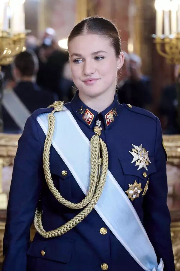 Spanish Royals Celebrate New Year's Military Parade 2026