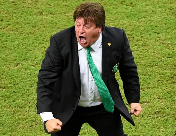 Así celebra el Piojo Herrera.
