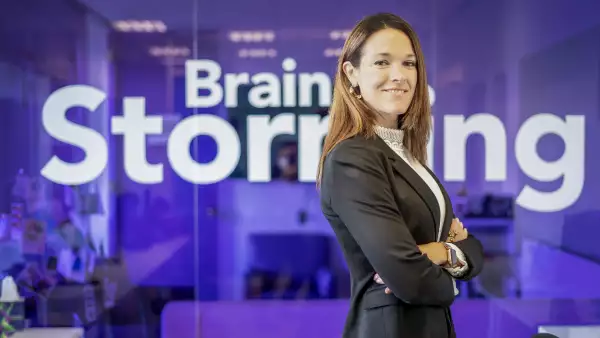 María Constanza Losada, presidenta y directora general en México, posa a la cámara en su oficina. 