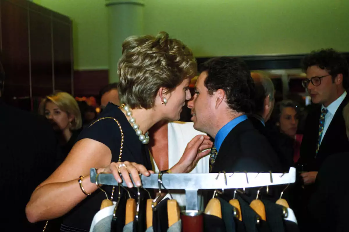 Princess Diana With Lord Linley At The Alfred Dunhill Cigar Shop Promotion In Mayfair 05, 25, 1994
