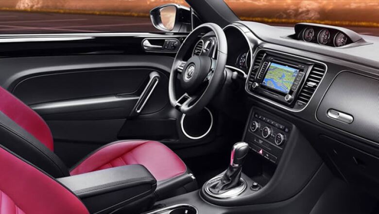 Su equipamiento es vasto: pantalla táctil con GPS, bluetooth, clima en cada uno de los asientos, cinco bocinas y disco duro para música, entre otras características.