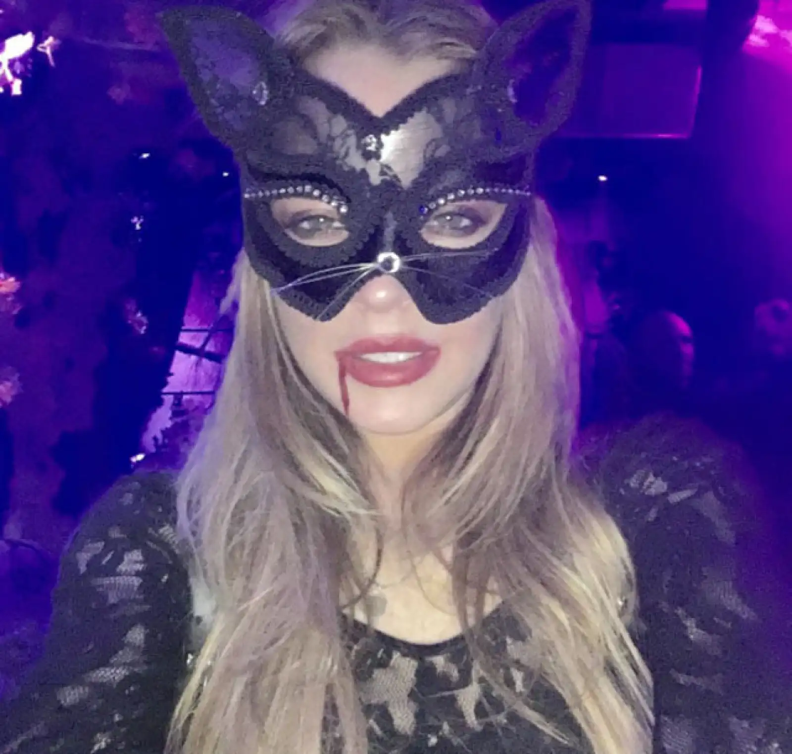 Lindsay encarna a la catwoman más sexy del mundo.