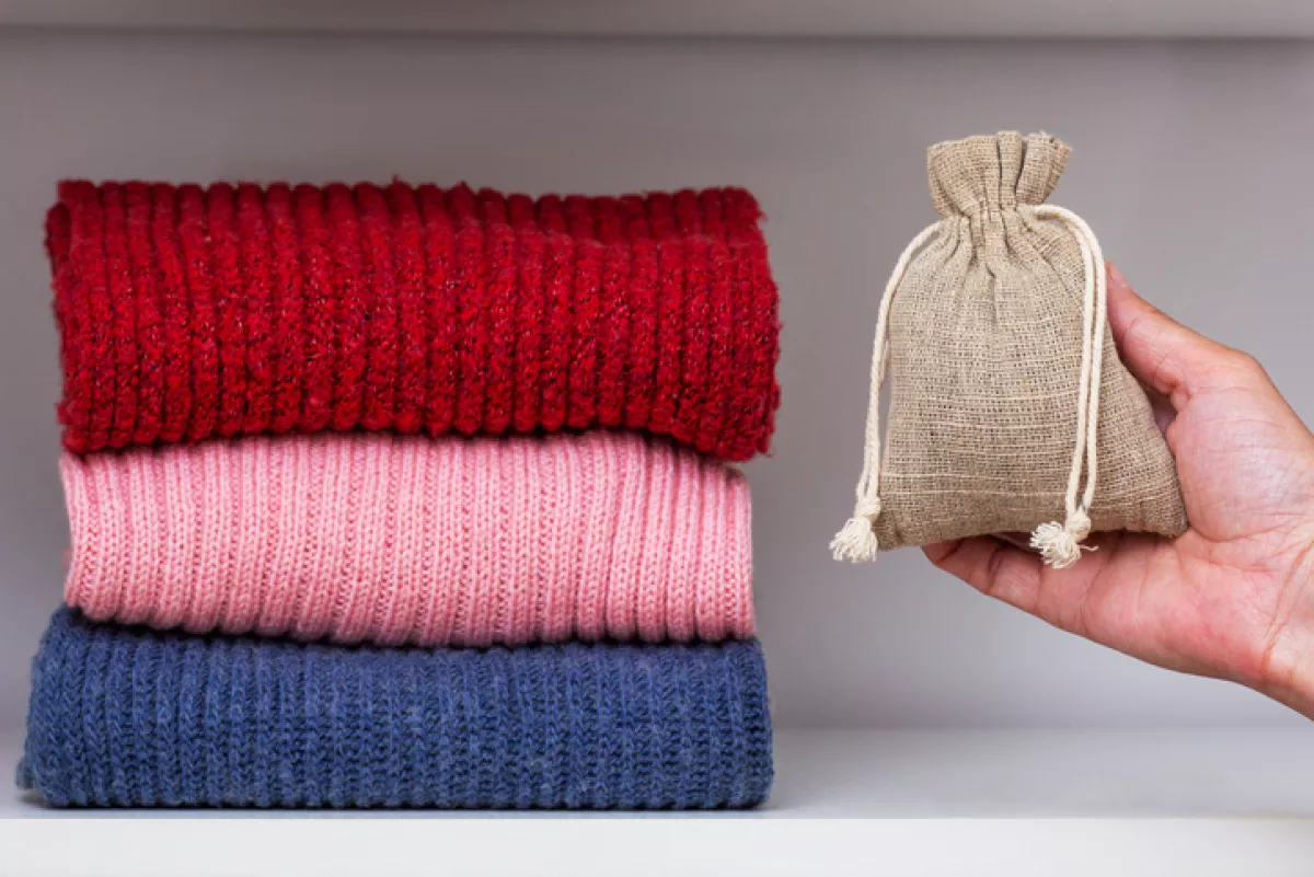 Bolsa de lavanda para hacer oler mejor los cajones de ropa.