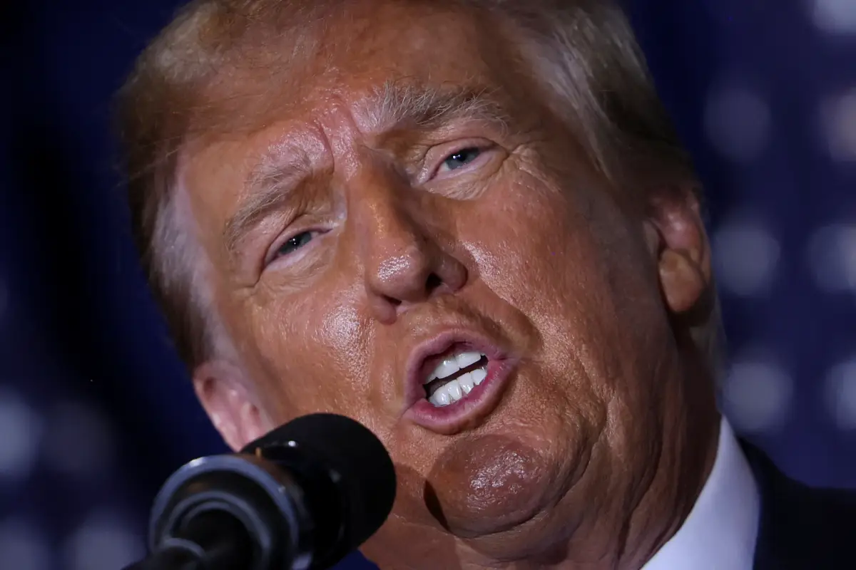 El candidato presidencial republicano y expresidente estadounidense Donald Trump habla durante su fiesta de vigilancia nocturna de las elecciones primarias presidenciales de New Hampshire, en Nashua, New Hampshire, EE.UU., el 23 de enero de 2024.