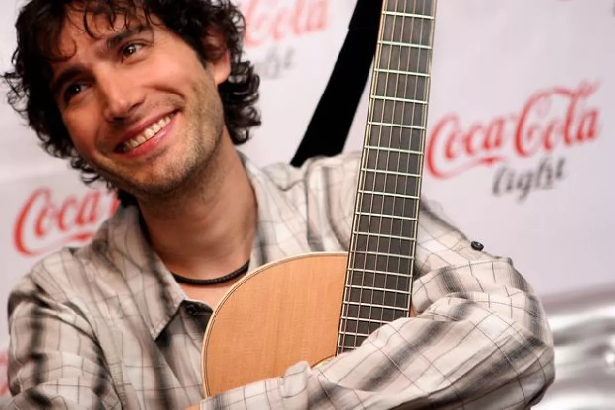 Platicamos con Benny Ibarra durante el concierto que ofreció en El Depa Coca Cola.