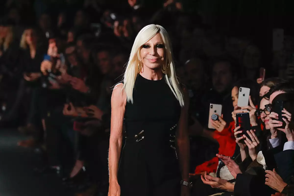 diseñadores famosos donatella versace