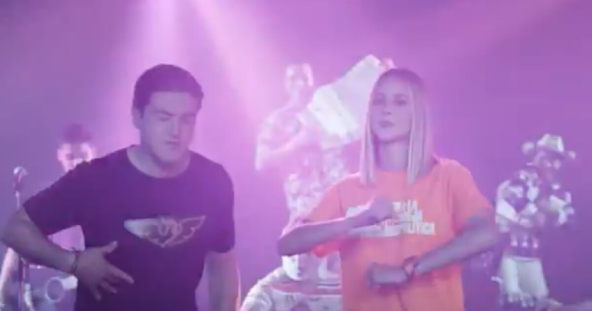 Samuel Garcia Causa Polemica Por Video Musical Para Su Campana En Nl