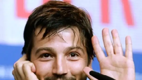 El actor dio a conocer la primera cápsula animada de `Rafita´, el protagonista de la serie que habla de la devolución de la Copa FIFA, luego de haber sido robada en México.