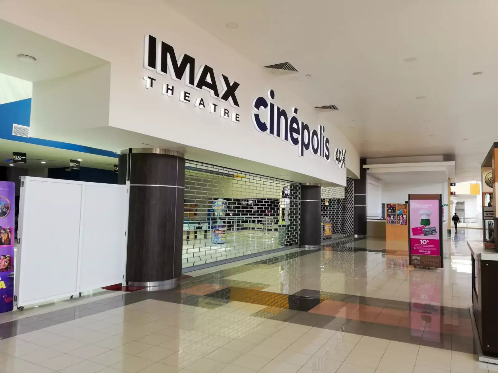 Endurecen medidas de prevención ante COVID-19 en el Edomex cerrando negocios como cines, centros comerciales, tiendas departamentales entre otros.